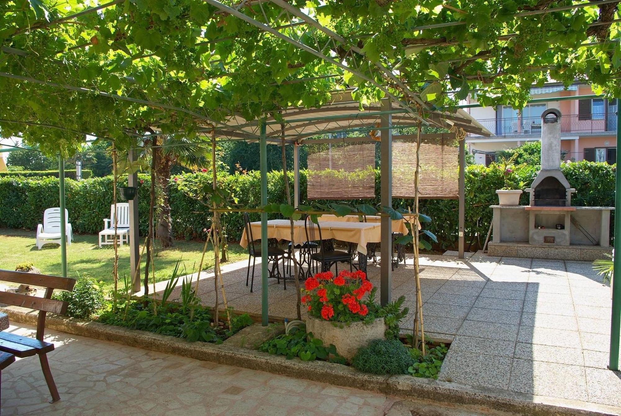 Apartments & Rooms Barbara Umag Exterior photo
