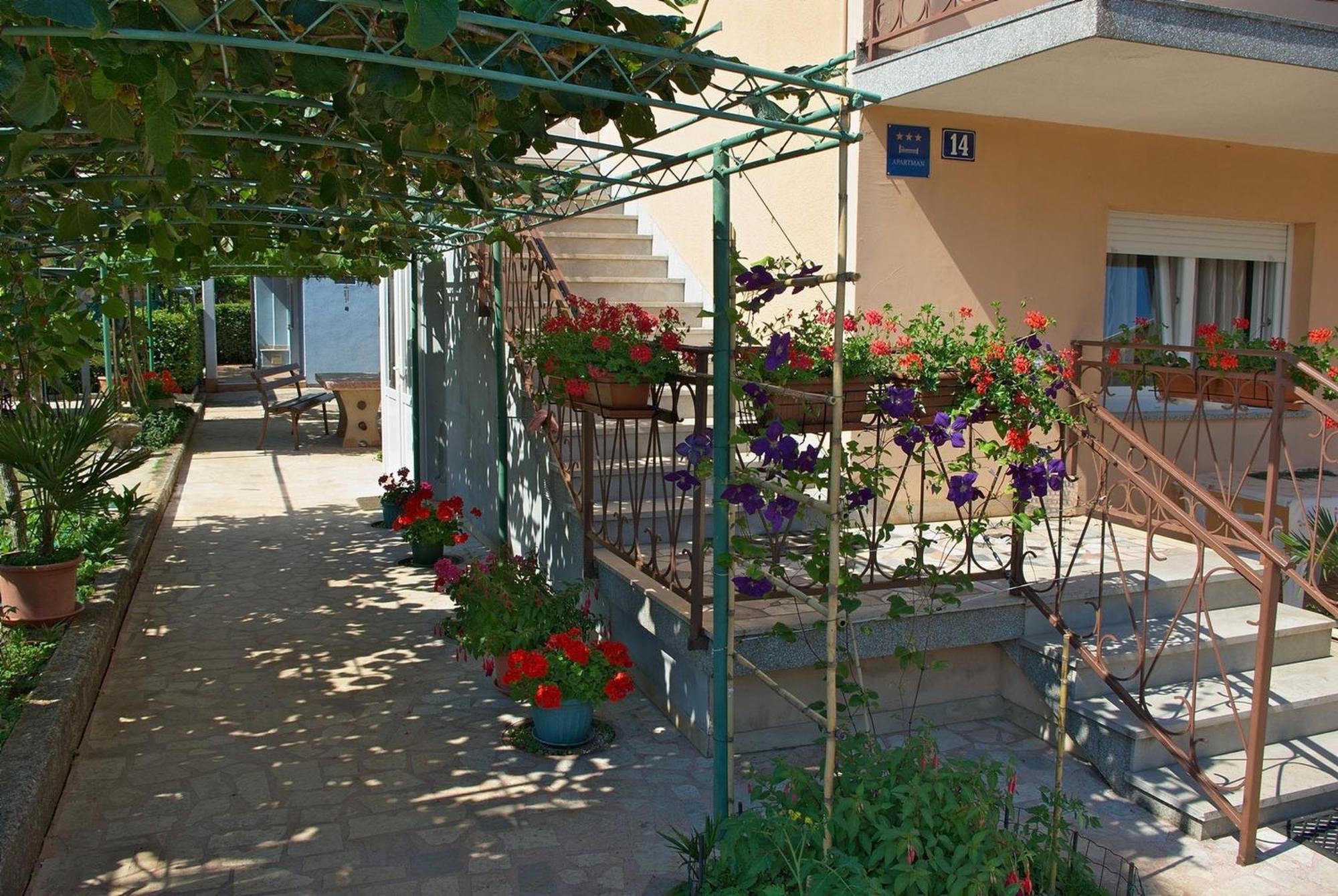 Apartments & Rooms Barbara Umag Exterior photo