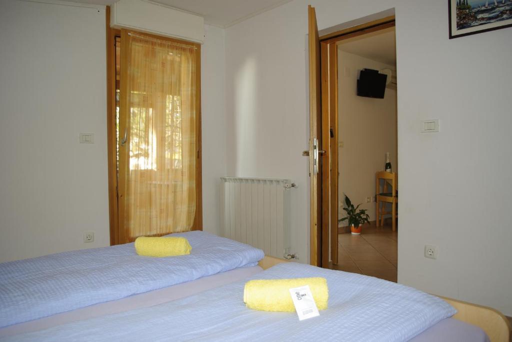 Apartments & Rooms Barbara Umag Exterior photo